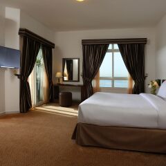 Ramada Beach Hotel Ajman 4* Люкс с различными типами кроватей