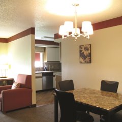 La Quinta Inn & Suites by Wyndham Chicago Tinley Park in Tinley Park, United States of America from 142$, photos, reviews - zenhotels.com