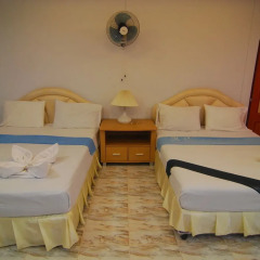 Отель Lanta Paradise Beach Resort 3* Стандартный семейный номер с двуспальной кроватью
