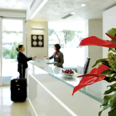 Отель Mercure Rimini Artis ресепшен