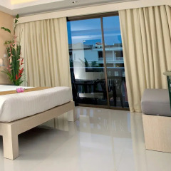 Отель The Old Phuket - Karon Beach Resort 4* Улучшенный номер с различными типами кроватей фото 5