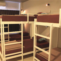 Ananas Phuket Central Hostel Кровать в женском общем номере