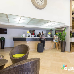 Hotel Kyriad Nice Gare вестибюль