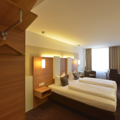 Hotel Cristal Munchen 4* Номер Комфорт с двуспальной кроватью