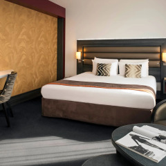 Отель Hôtel Mercure Lyon Centre - Gare Part Dieu сейф в номере