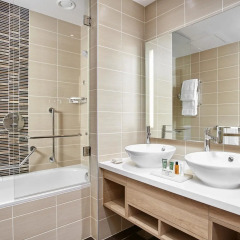 Отель Hilton Garden Inn Dubai Mall Of The Emirates ванная фото 2