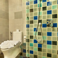 Отель New Nordic Ratana Suites ванная фото 5