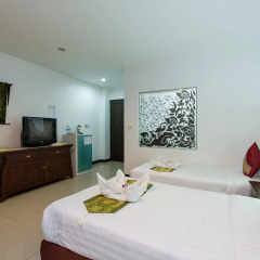 Golden House Hotel Patong Beach 3* Стандартный семейный номер с разными типами кроватей