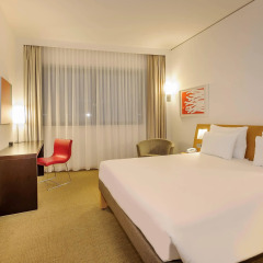 Отель Novotel München Airport комната для гостей