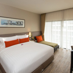 Отель Deevana Plaza Phuket 4* Номер Премьер с различными типами кроватей
