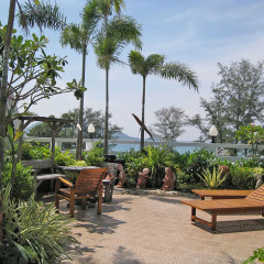 Rayaburi Hotel Patong терраса/патио