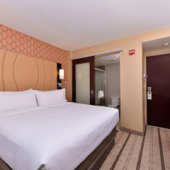 Отель Holiday Inn New York City - Times Square 3* Стандартный номер с различными типами кроватей фото 9