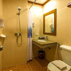 Отель Azhotel Patong ванная