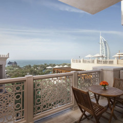 Отель Jumeirah Al Qasr - Madinat Jumeirah 5* Улучшенный люкс с различными типами кроватей