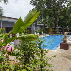 Отель Again at Naiharn Beach Resort открытый бассейн