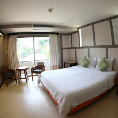 Отель Sea Breeze Jomtien Resort комната для гостей фото 4