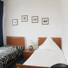 Hotel Schwarzer Bär 3* Стандартный номер с двуспальной кроватью (общая ванная комната)