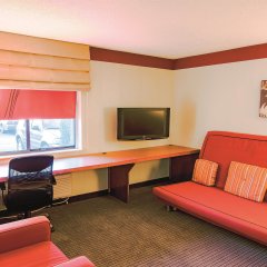 La Quinta Inn & Suites by Wyndham Chicago Tinley Park in Tinley Park, United States of America from 142$, photos, reviews - zenhotels.com guestroom