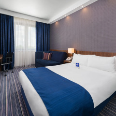 Отель Holiday Inn Express Warsaw Airport 3* Стандартный номер с двуспальной кроватью