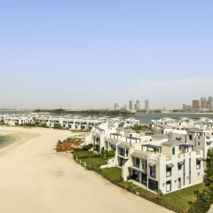 Отель Bespoke Residences - Shoreline Al Haseer пляж