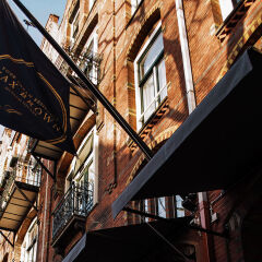 Max Brown Hotel Museum Square вход в здание фото 2