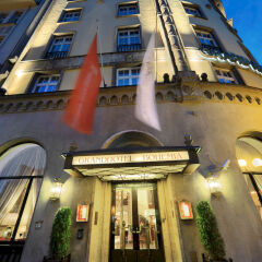 Grand Hotel Bohemia вход в здание