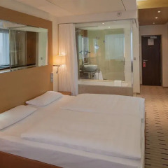 Отель Park Inn by Radisson Berlin Alexanderplatz 4* Улучшенный номер разные типы кроватей фото 2