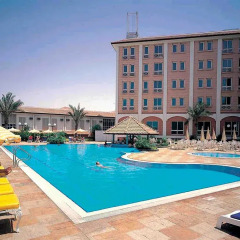 Metropolitan Hotel Dubai бассейн
