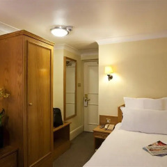 Отель La Suite West - Hyde Park сейф в номере