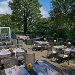 Отель Hilton Düsseldorf столовая на открытом воздухе