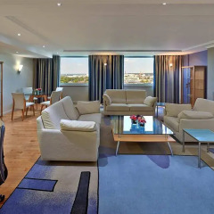 Отель Hilton Düsseldorf лобби