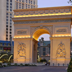 Отель Paris Las Vegas Resort & Casino вид на улицу