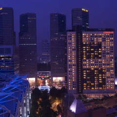 Отель Conrad Centennial Singapore вид на город