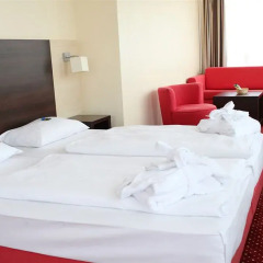 AZIMUT Hotel City South Berlin 3* Люкс с разными типами кроватей