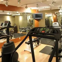 Отель Bostonian Executive Suites Канада, Оттава - отзывы, цены и фото номеров - забронировать отель Bostonian Executive Suites онлайн фитнесс-зал