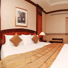 Carlton Palace Hotel сейф в номере