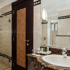 Отель Corniche Al Buhaira Hotel ОАЭ, Шарджа - отзывы, цены и фото номеров - забронировать отель Corniche Al Buhaira Hotel онлайн ванная фото 2