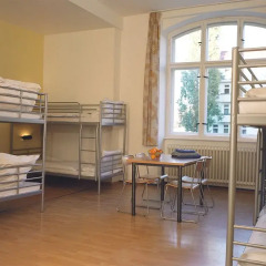 Отель A&O Berlin Friedrichshain 2* Кровать в общем номере с двухъярусной кроватью фото 3