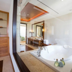 Отель Trisara Villas & Residences Phuket глубокая ванна