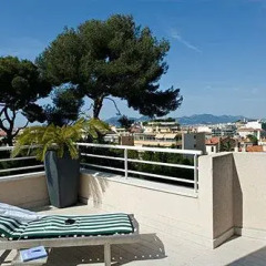 Отель Pavillon Riviera YourHostHelper Франция, Канны - отзывы, цены и фото номеров - забронировать отель Pavillon Riviera YourHostHelper онлайн бассейн