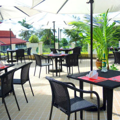 Andaman Beach Suites Hotel столовая на открытом воздухе
