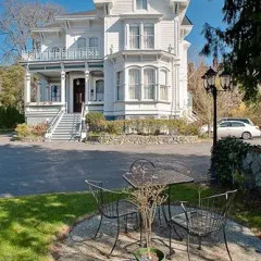 Отель Amethyst Inn at Regents Park Канада, Виктория - 1 отзыв об отеле, цены и фото номеров - забронировать отель Amethyst Inn at Regents Park онлайн парковка