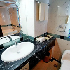 Отель Salvo Hotel Shanghai Китай, Шанхай - 4 отзыва об отеле, цены и фото номеров - забронировать отель Salvo Hotel Shanghai онлайн ванная фото 2