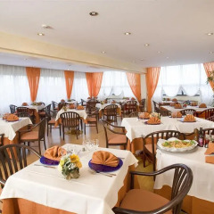 Quality Hotel Rouge et Noir Roma питание