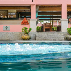 Seaview Patong Hotel бассейн