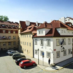 Hotel Kampa Garden парковка