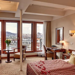 Отель Majestic Plaza 5* Номер Делюкс