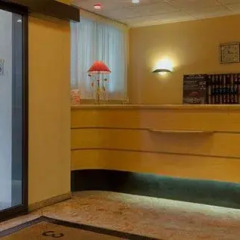 Отель Hôtel Des Trois Gares бассейн