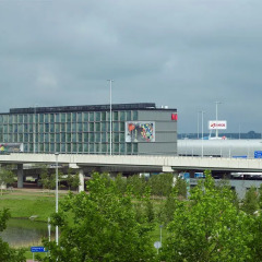 Отель citizenM Schiphol Airport собственный двор