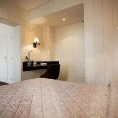Отель Hôtel International Paris сейф в номере